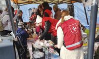 Malteser verteilen Lebensmittel und Getränke an geflüchtete Ukrainer. Foto: Malteser Ukraine